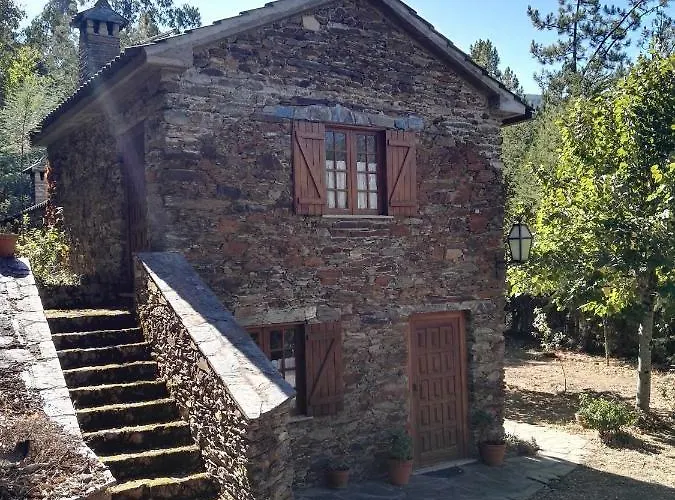 Casa Da Lomba بيت للعطل