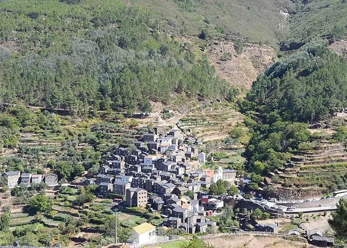 Casa Da Lomba بيت للعطل